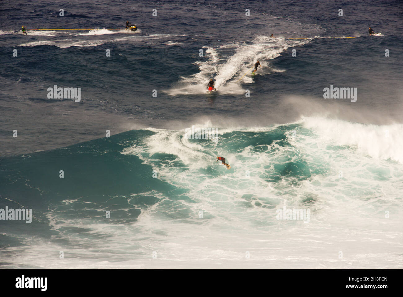 Wave jaws in hawaii hi-res stock photography and images - Alamy
