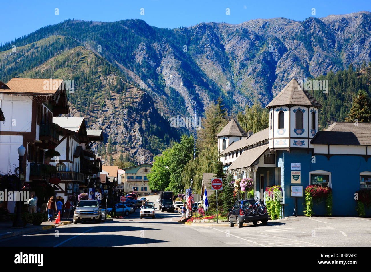 View looking down Front Street, Leavenworth a Bavarian styled town in Chelan County, Washington, United States Stock Photo