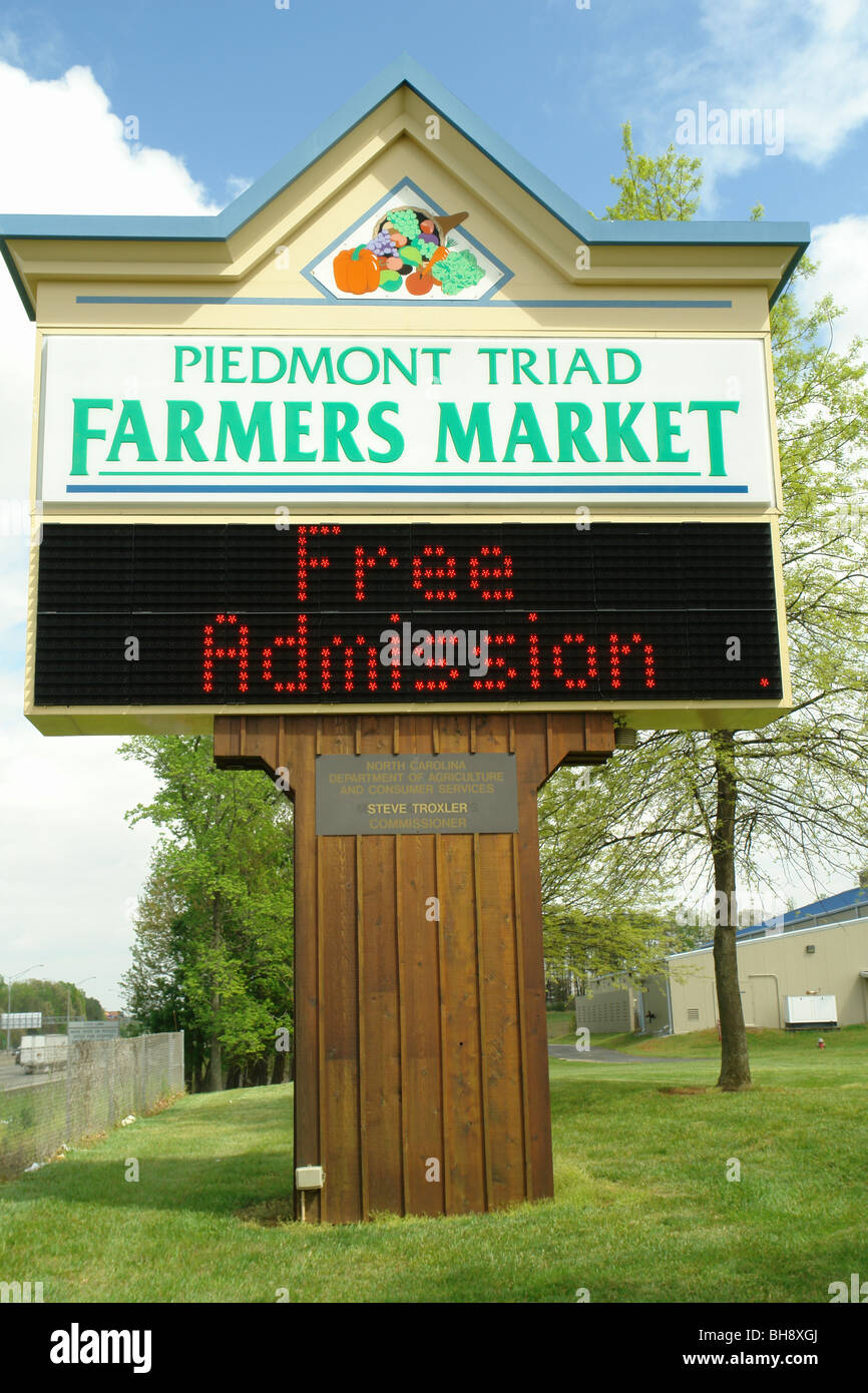 AJD64207, Greensboro, NC, North Carolina, Piedmont Triad Farmers Market, entrance sign Stock Photo