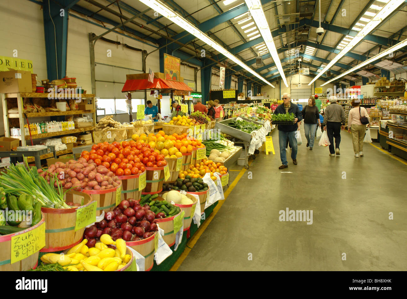 AJD64214, Greensboro, NC, North Carolina, Piedmont Triad Farmers Market, vendors, fresh produce Stock Photo