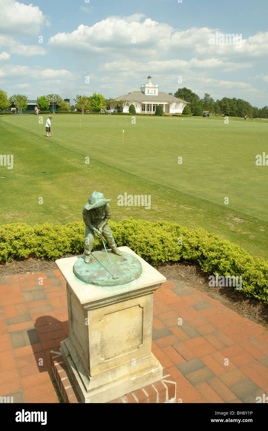 AJD64300, Pinehurst, NC, North Carolina, Pinehurst Country Club, Resort & Golf Club, Putter Boy Statue Stock Photo