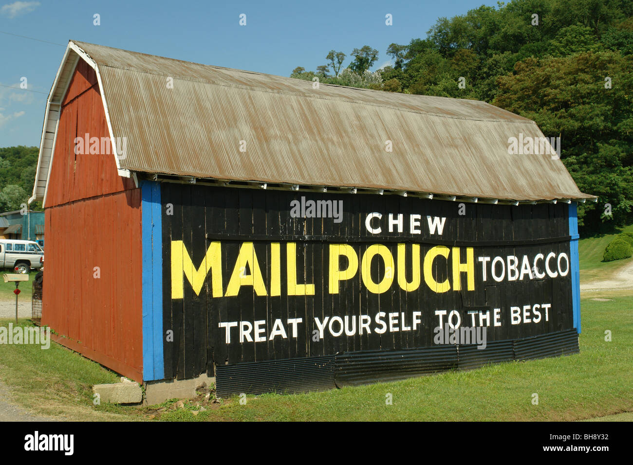 AJD64875, Sistersville WV, West Virginia, barn, Chew Mail Pouch Tobacco