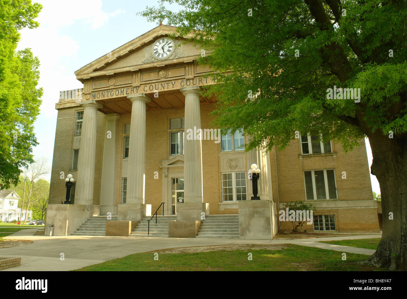 AJD64322, Troy, NC, North Carolina, downtown, Montgomery County Courthouse Stock Photo
