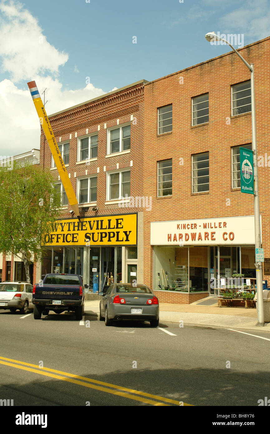AJD64344, Wytheville, VA, Virginia, giant pencil outside Wytheville Office Supply Stock Photo