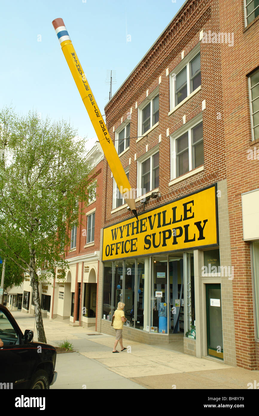 AJD64345, Wytheville, VA, Virginia, giant pencil outside Wytheville Office Supply Stock Photo
