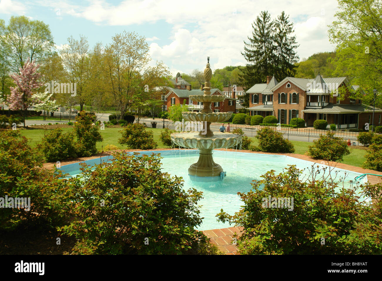 AJD64368, Abingdon, VA, Virginia, Martha Washington Inn, fountain Stock Photo