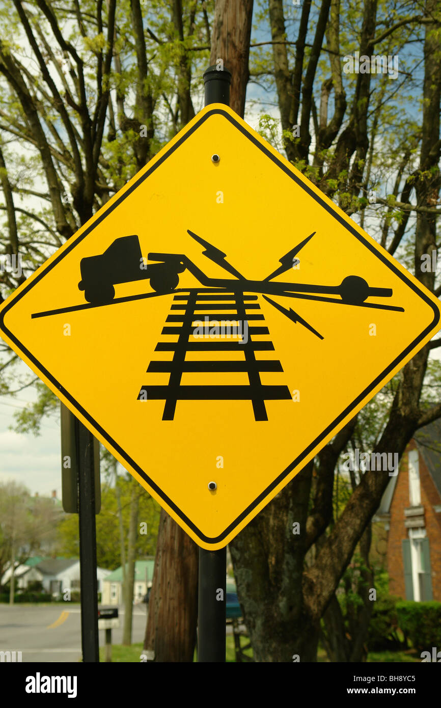 AJD64377, road sign, Railroad Tracks sign, not stopping on tracks, approaching railroad crossing Stock Photo