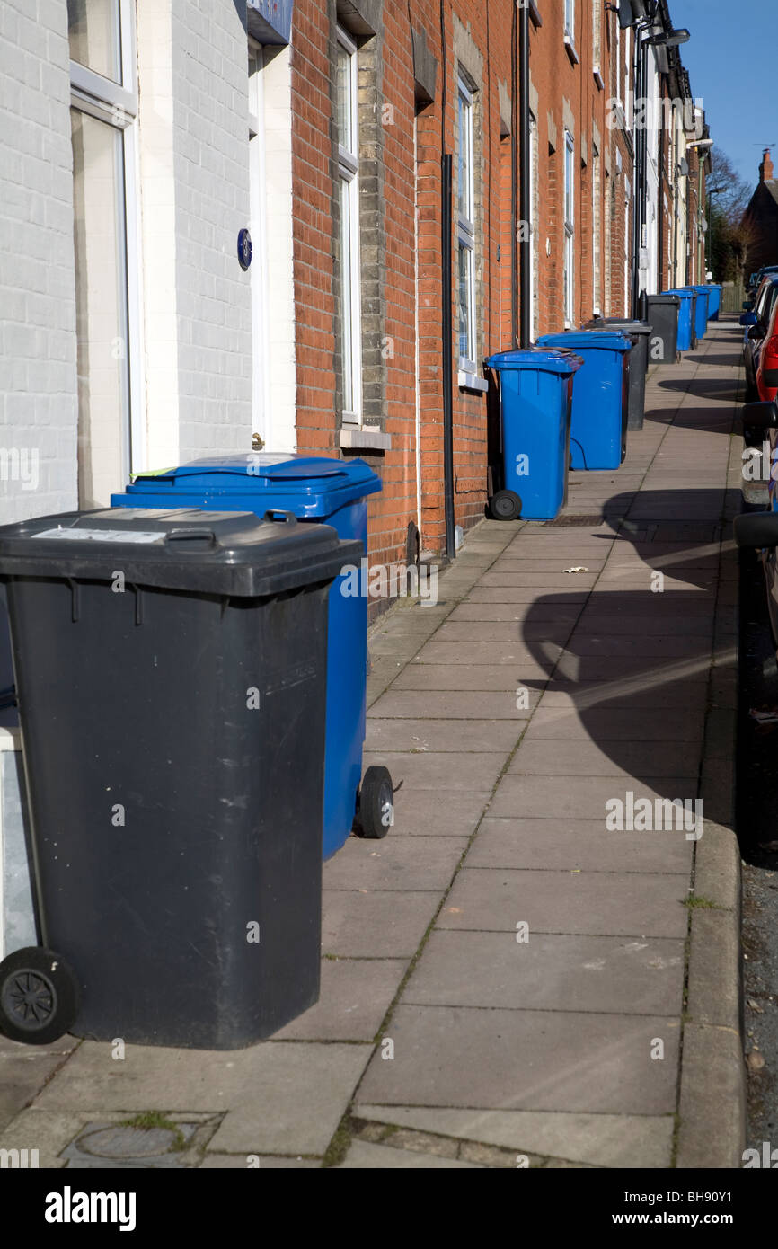 Rubbish bins hires stock photography and images Alamy