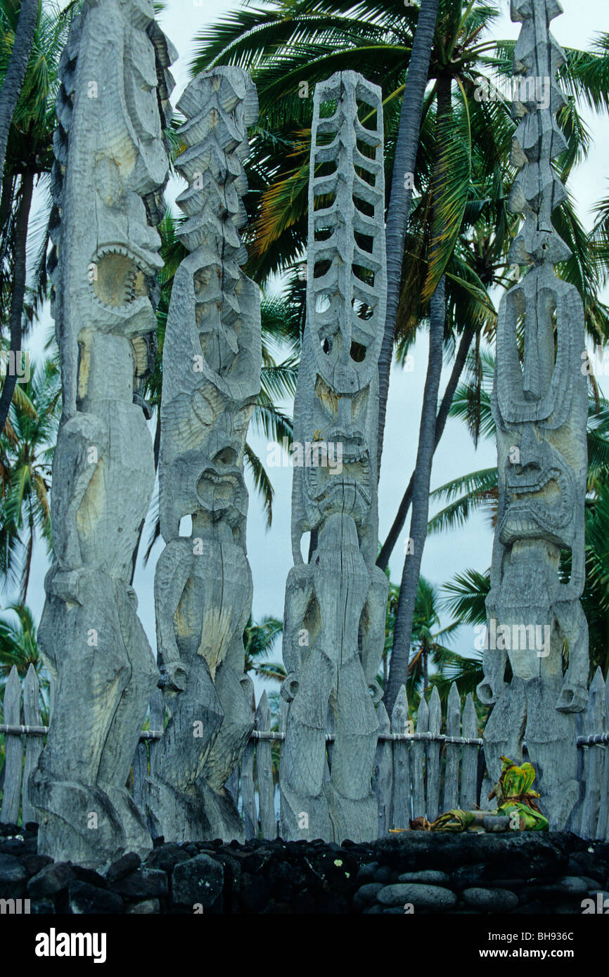 Sculptures of Gods at Puuhonua o Honaunau, Kona, Big Island, Hawaii, USA Stock Photo