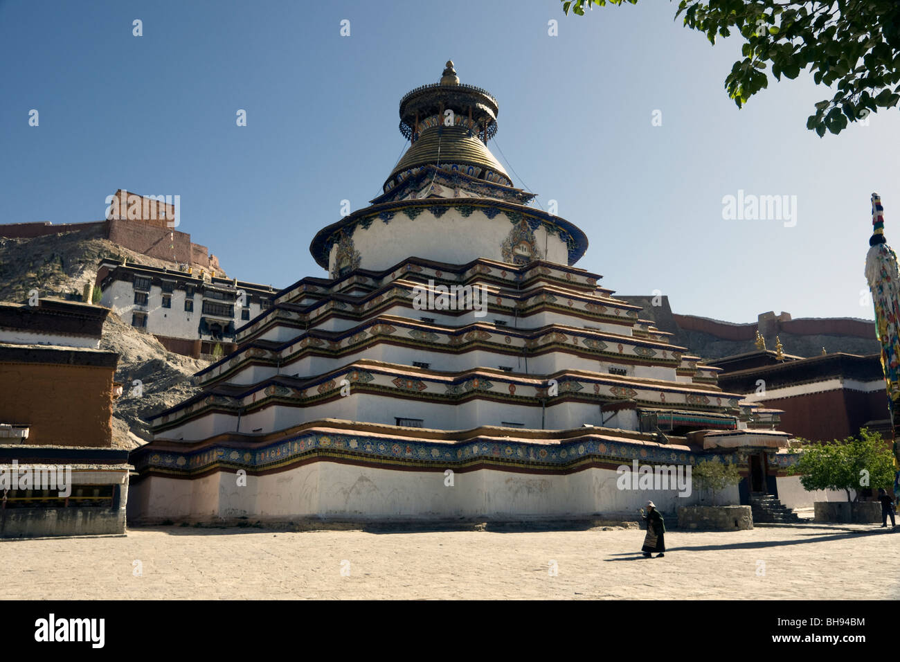 view of the kumbum stupa at gyantse tibet Stock Photo