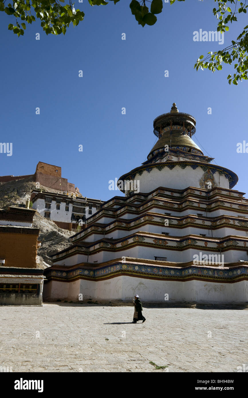 view of the kumbum stupa at gyantse tibet Stock Photo
