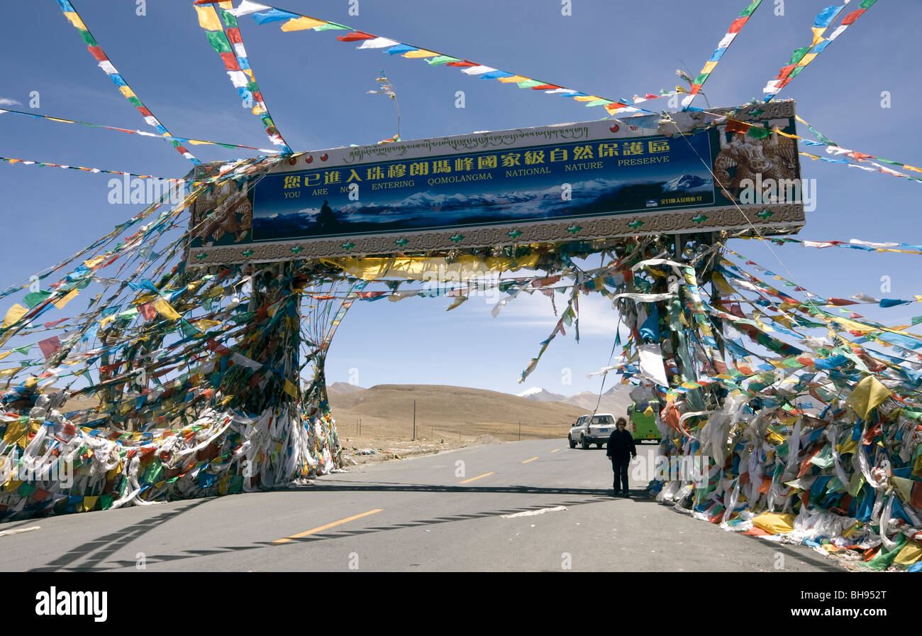prayer flags and road sign at the summit of the jia tsuo la pass tibet Stock Photo