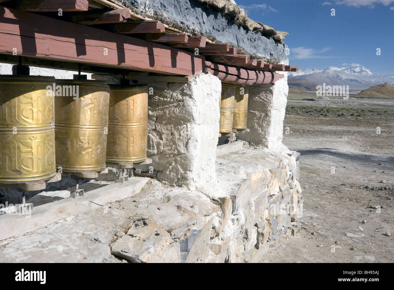 prayer wheels in the tibetan village of tingri or tingre Stock Photo