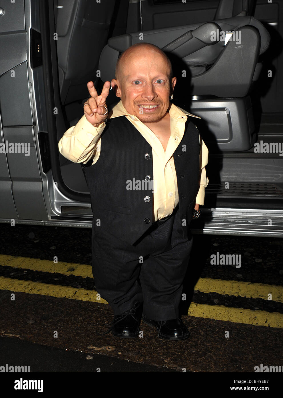Hollywood Actor Verne Troyer also Known as Mini Me outside Whiskey Mist night club London, UK. Stock Photo