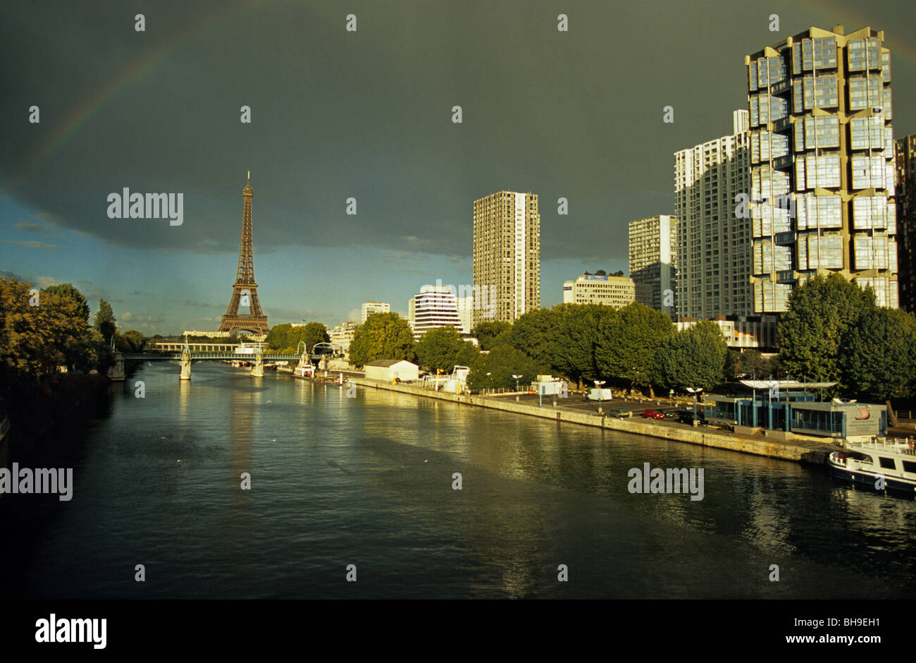 France paris quai de grenelle hi-res stock photography and images - Alamy