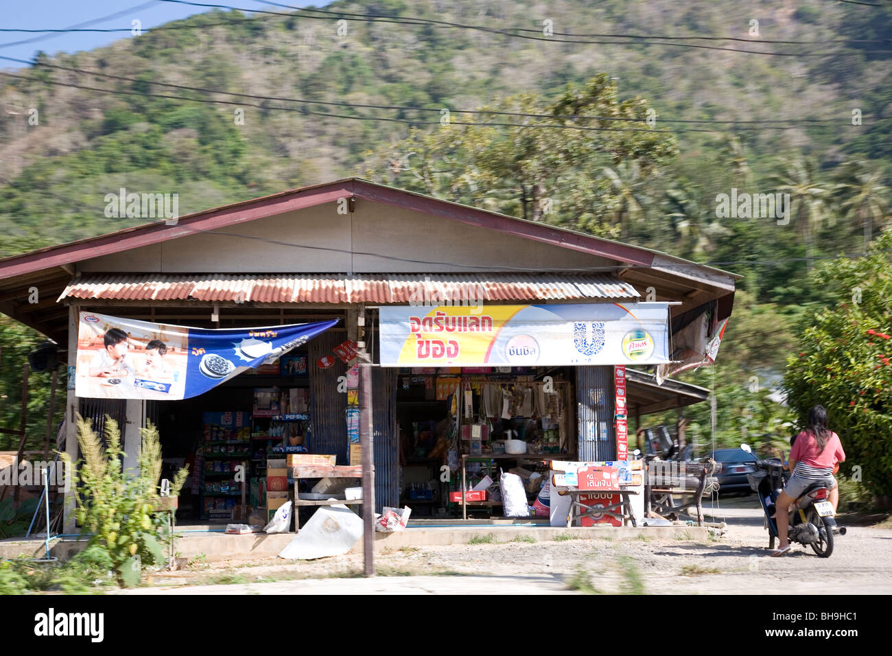 Local shop in Phuket alongside main road Stock Photo