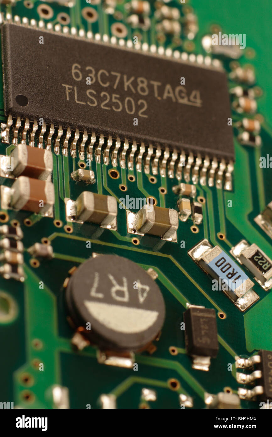 Complex circuit board hi-res stock photography and images - Alamy