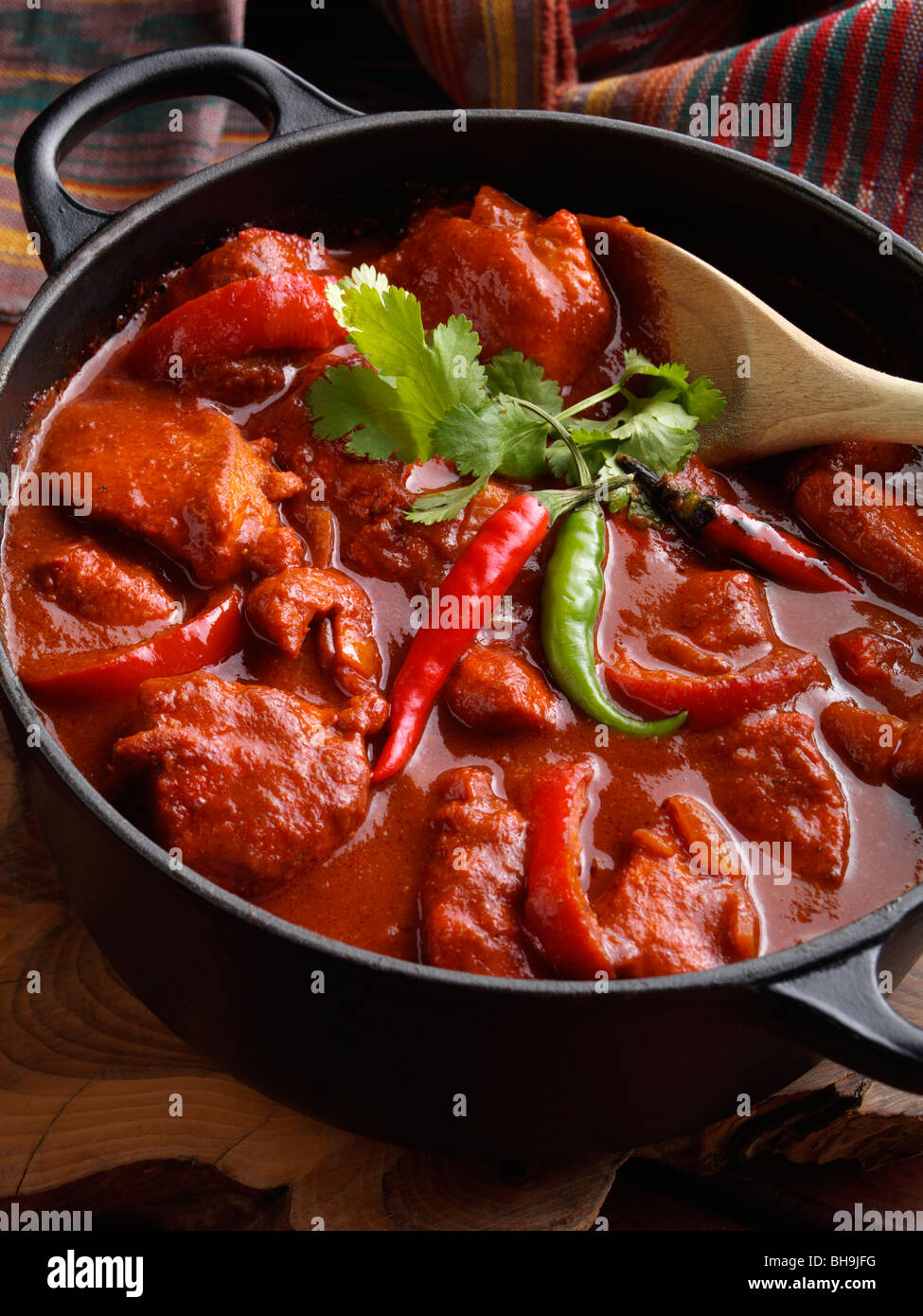 Chicken vindaloo Indian hot curry Stock Photo - Alamy