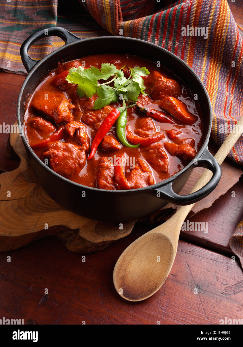 Chicken vindaloo Indian hot curry Stock Photo - Alamy