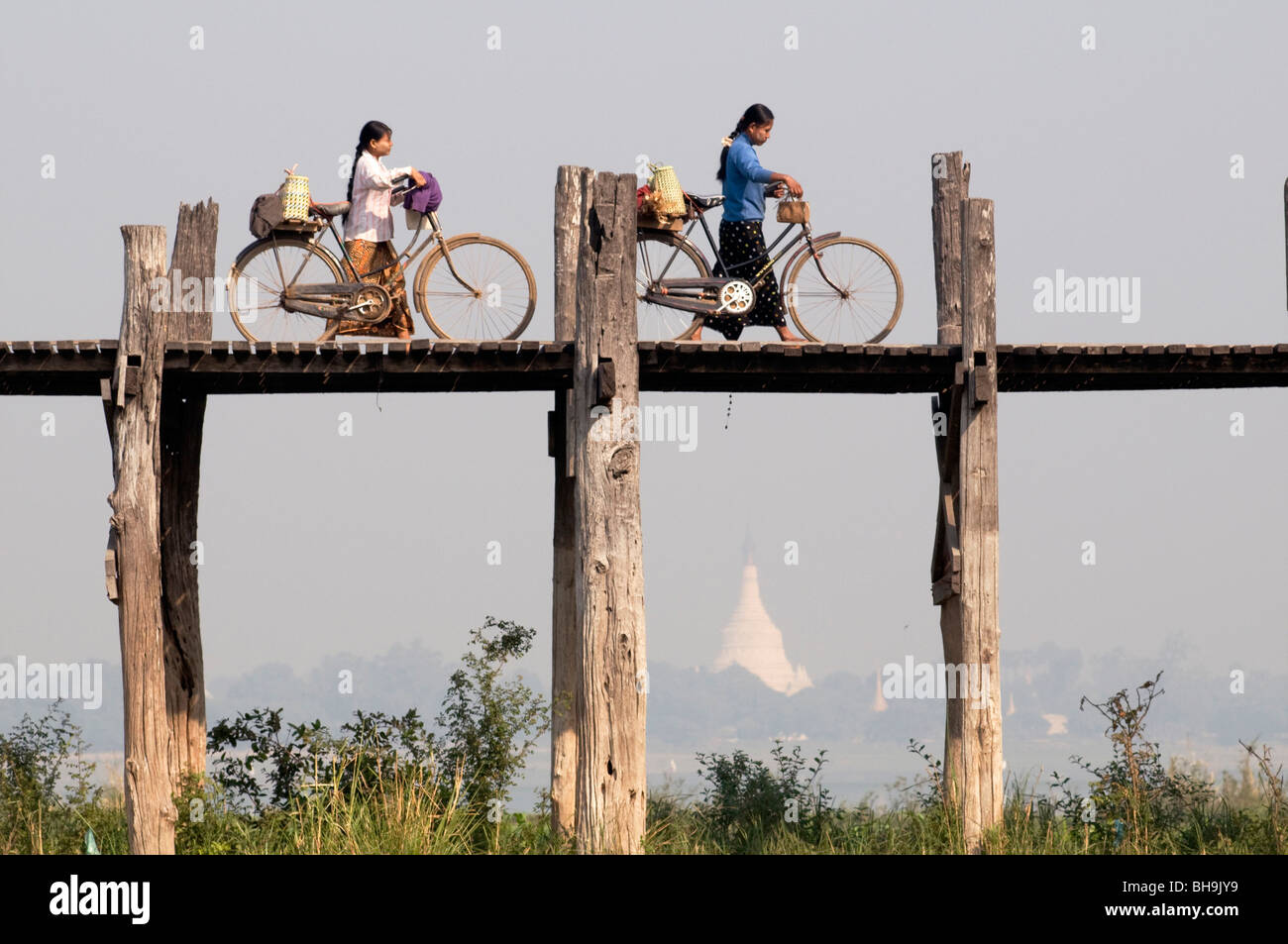 Irrawady river bridge hi-res stock photography and images - Alamy