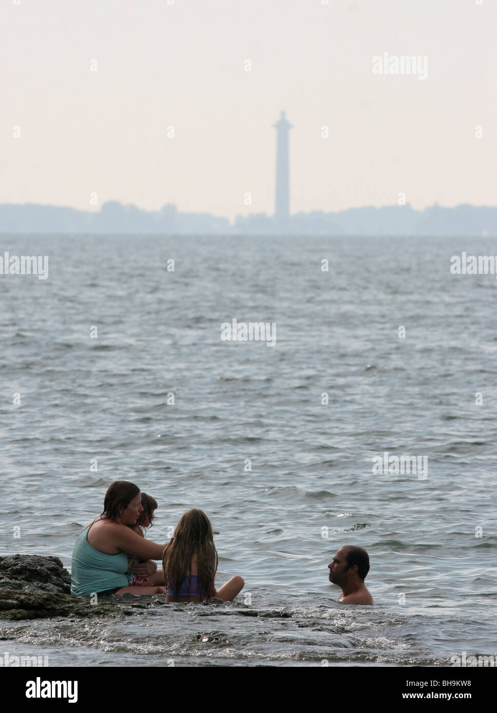 family swimming Lake Erie Kelly's island Perry Memorial Stock Photo - Alamy