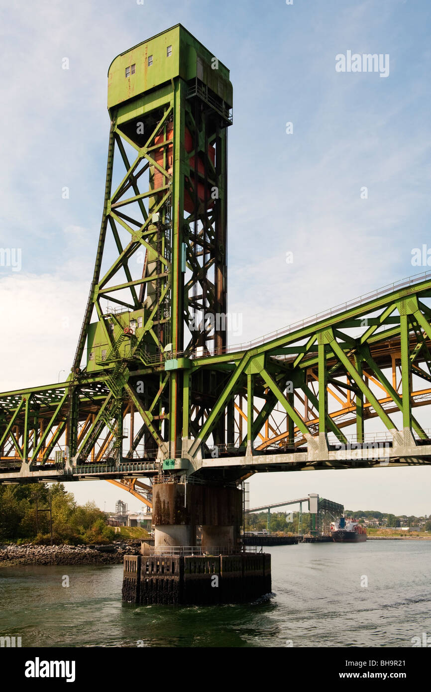 Second Narrows railway bridge, in front, with Ironworkers Memorial