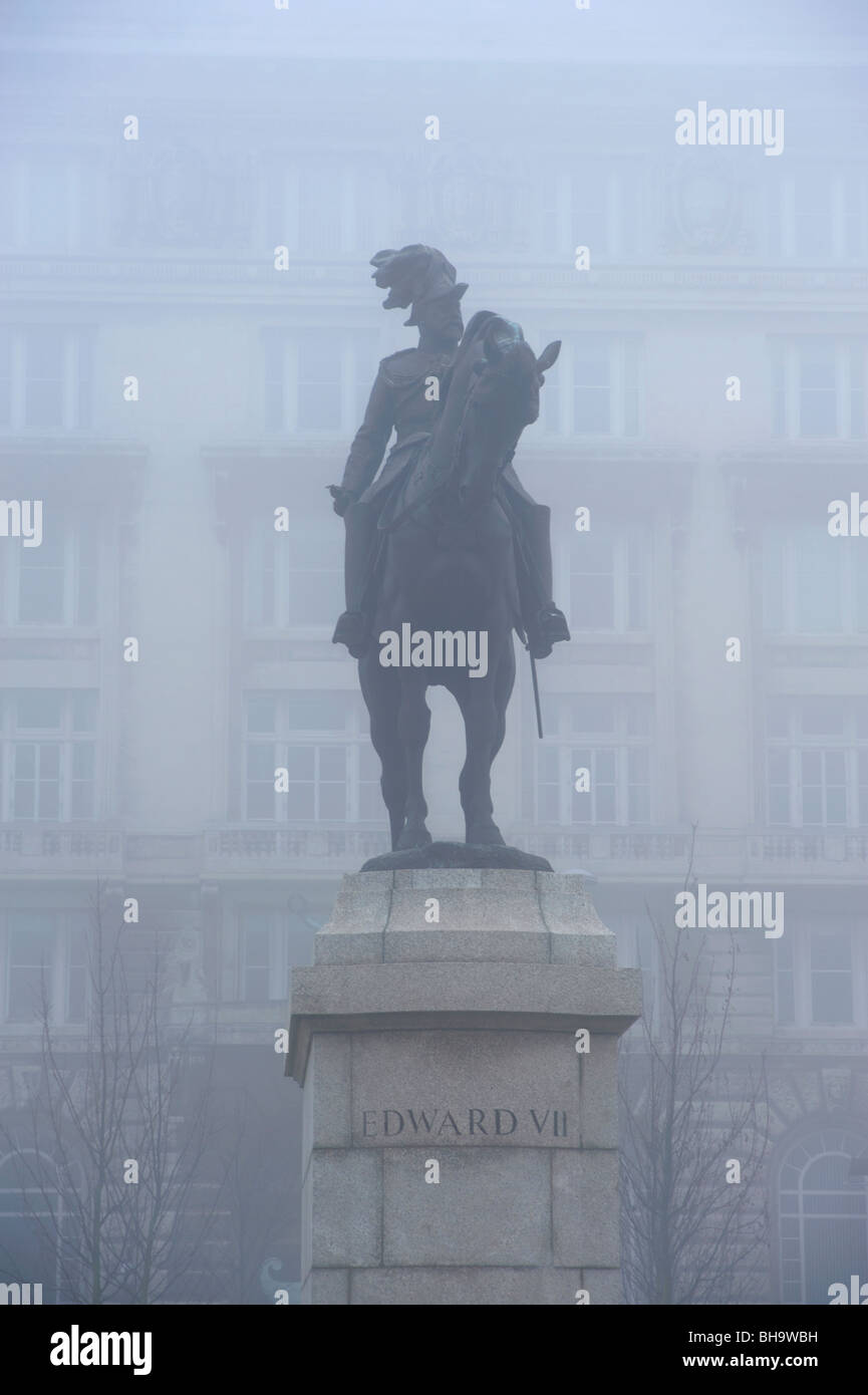 Statue of edward 7th hi-res stock photography and images - Alamy