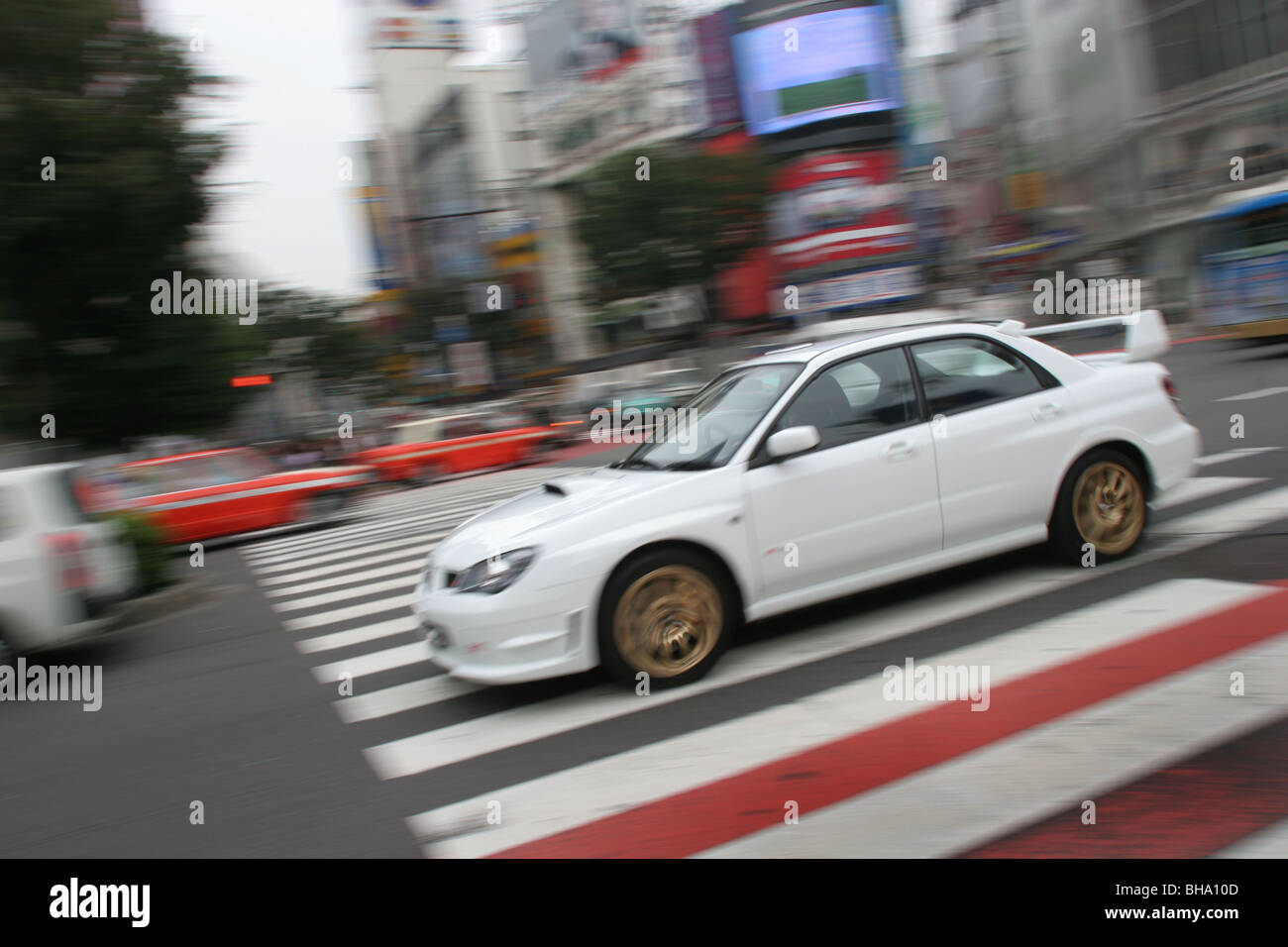 Inclinometro o clinometro sul cruscotto del veicolo fuoristrada SUV Foto  stock - Alamy