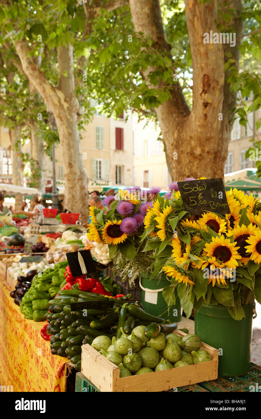 sunflowers and vegetables on a market stall in Aix-en-Provence, Provence, France Stock Photo