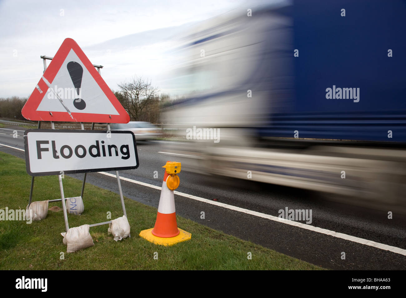 Flooding Sign on a busy road Stock Photo - Alamy