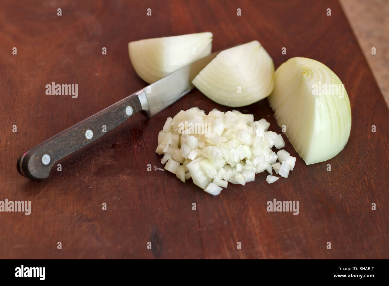 Whole cut white onions hi-res stock photography and images - Alamy
