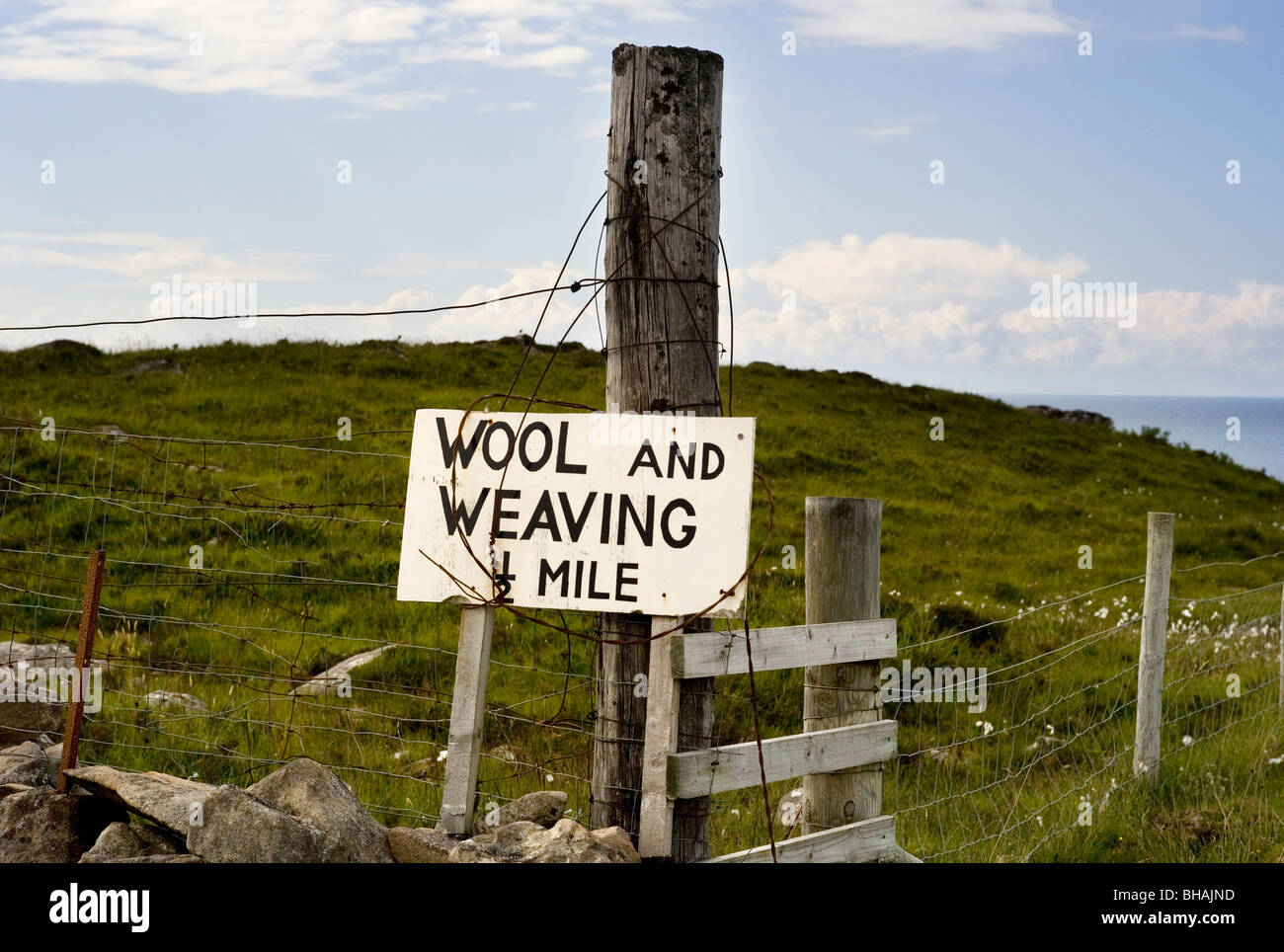 Weaving wool scotland hi-res stock photography and images - Alamy