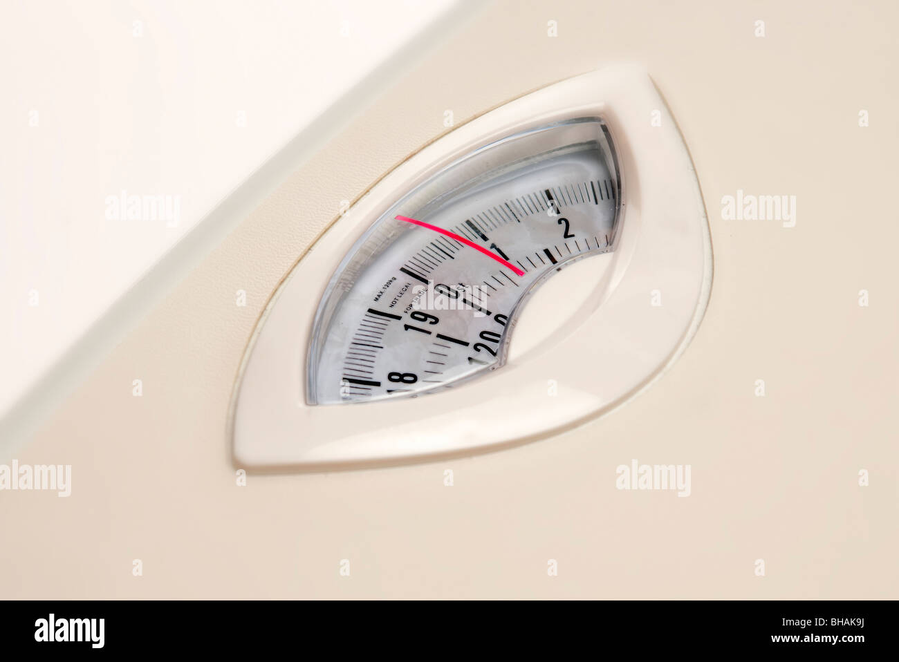 Mechanical bathroom scales hi-res stock photography and images - Alamy