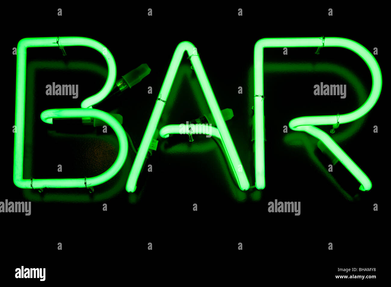 Neon pub sign hi-res stock photography and images - Alamy