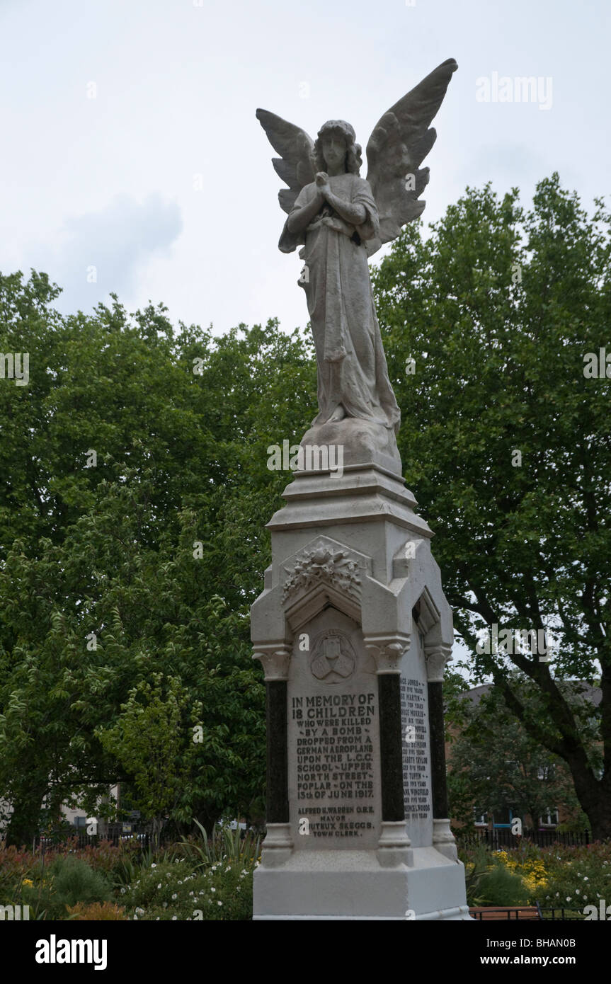 Memorial in Poplar Park to 18 children killed in in a daylight raid by a German Gotha bomber on 13 June, 1917 Stock Photo