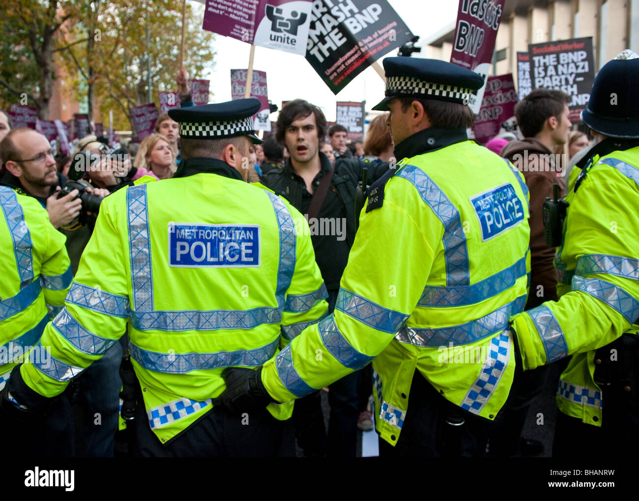 Police kettle hires stock photography and images Alamy
