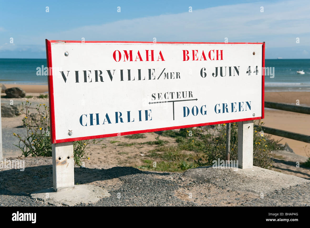 Omaha Beach Secteur Charlie Dog Green Sign on Omaha Beach Indicating Sectors Dog Green and Charlie,  Vierville-sur-Mer, Normandy, France Stock Photo - Alamy