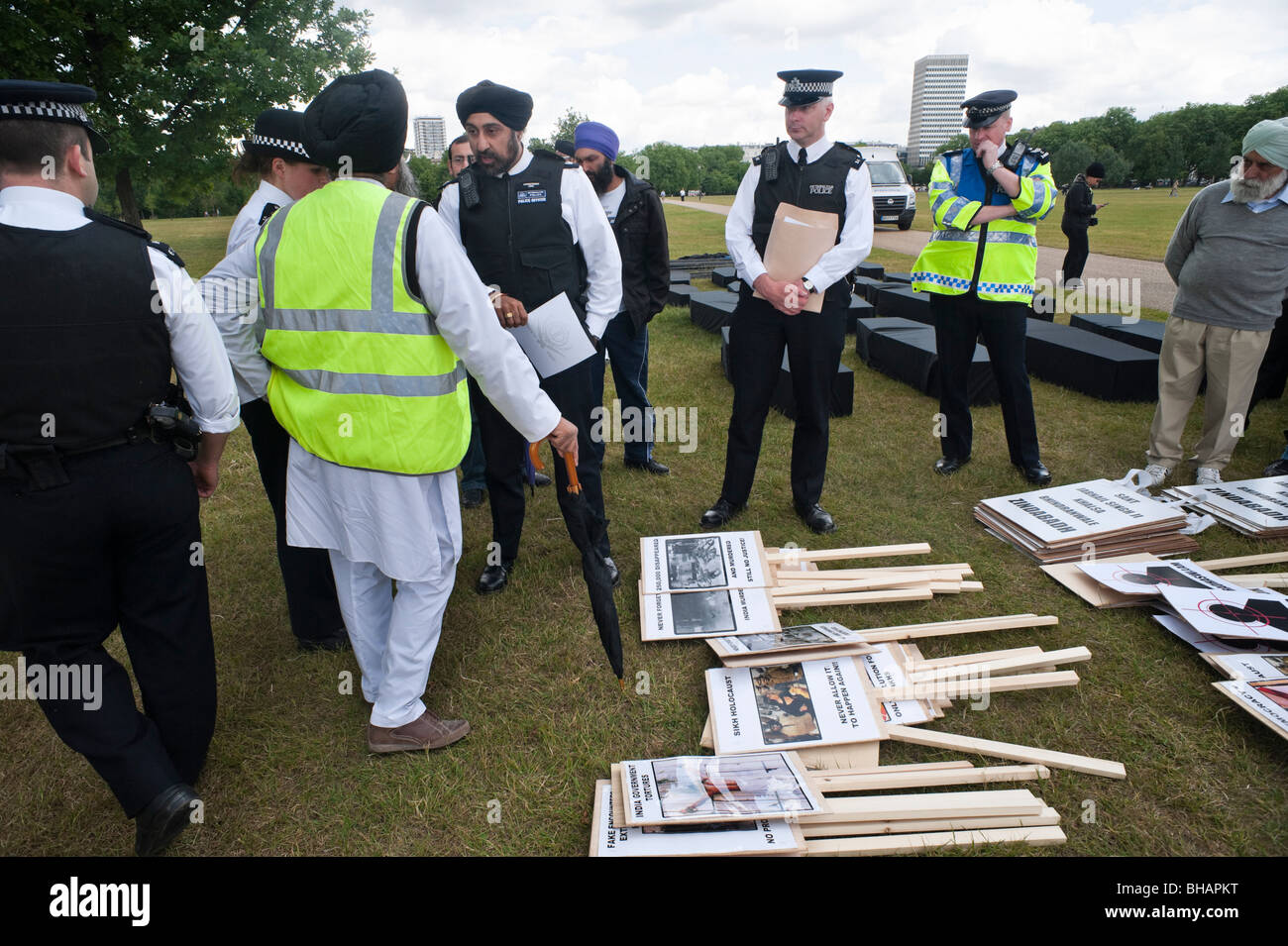 Police vet placards for Sikh march calling for justice over the 1984 massacres and an independent Sikh state Stock Photo