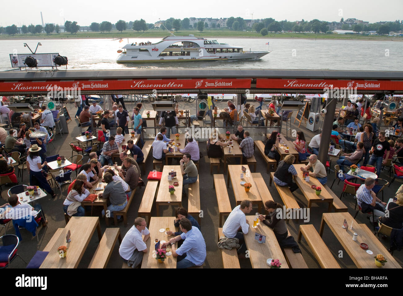 KASEMATTEN BEER TAVERN ALONG RIVER RHINE WATER FRONT IN DUSSELDORF, RHINE RIVER, NORTH RHINE WHESTPHALIA, GERMANY Stock Photo