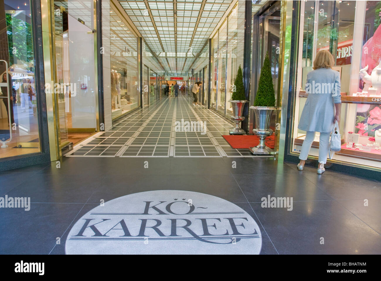 SHOPPING ARCADE KO-KARREE AT KONIGSALLEE SHOPPING STREET IN DUSSELDORF, NORTH RHINE WHESTPHALIA, GERMANY Stock Photo