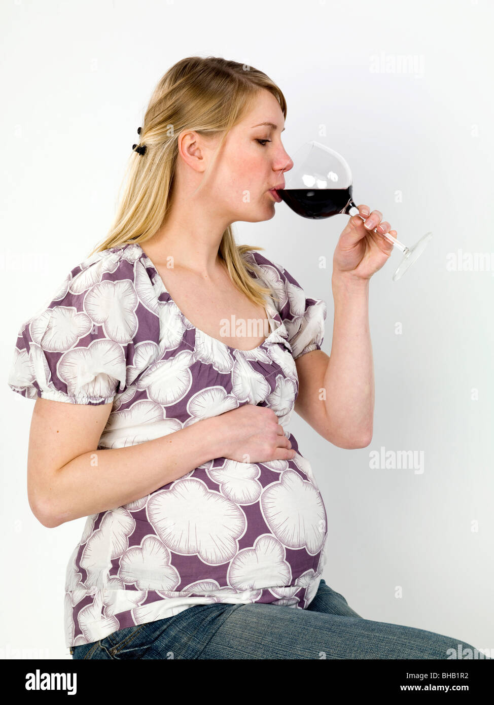 Pregnant Woman drinking alcohol Stock Photo Alamy
