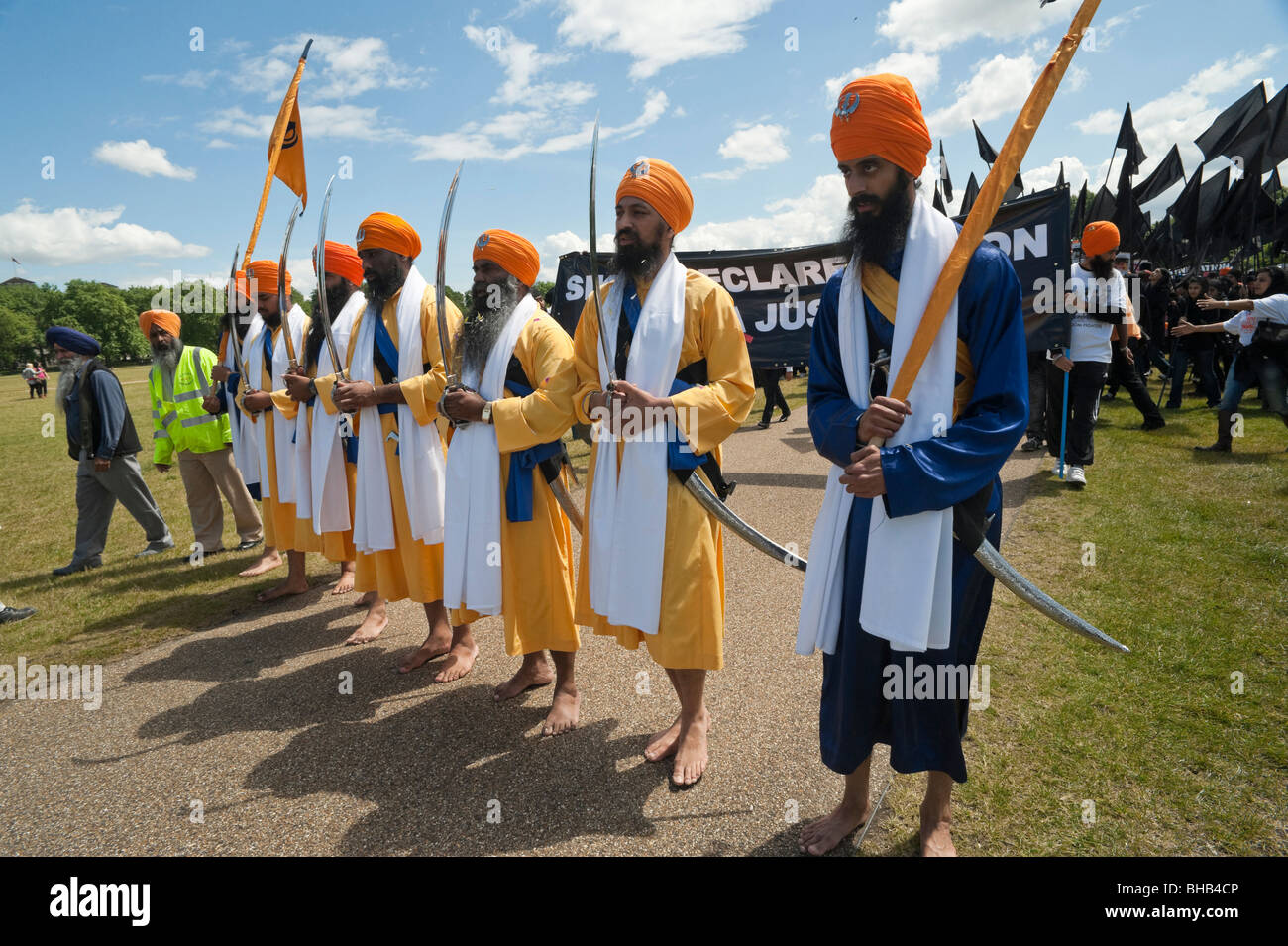 Sikhs mark the 25th anniversary of Amritsar massacres by Indian army and call for an Sikh state. Panj Piyare with raised swords Stock Photo