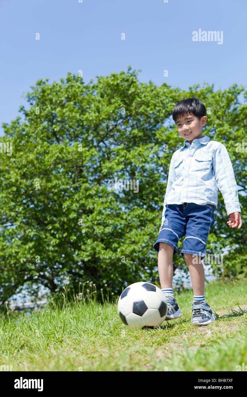 Japan boy playing hi-res stock photography and images - Alamy