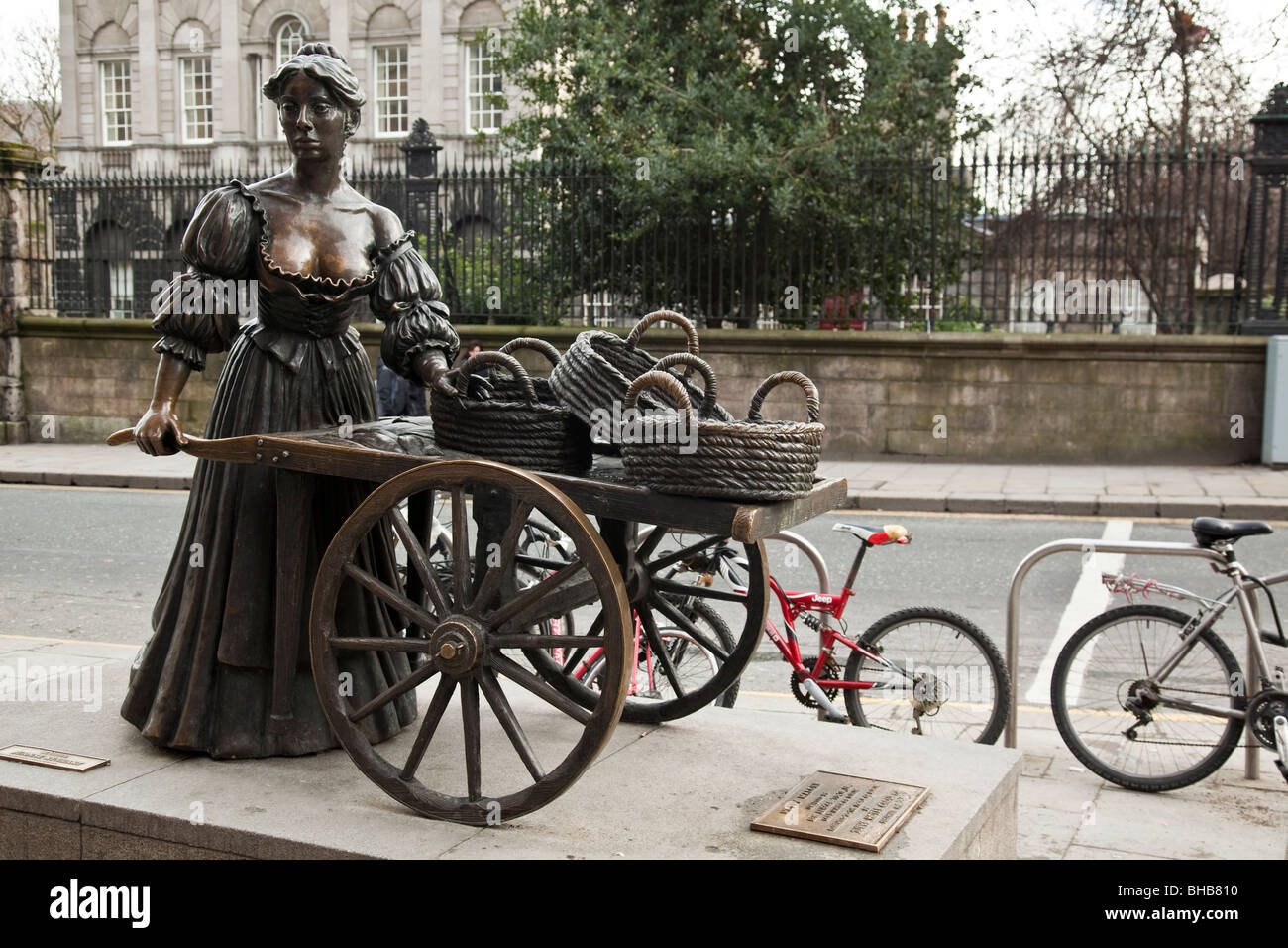 Statue of Molly Malone. Dublin, Ireland Stock Photo Alamy