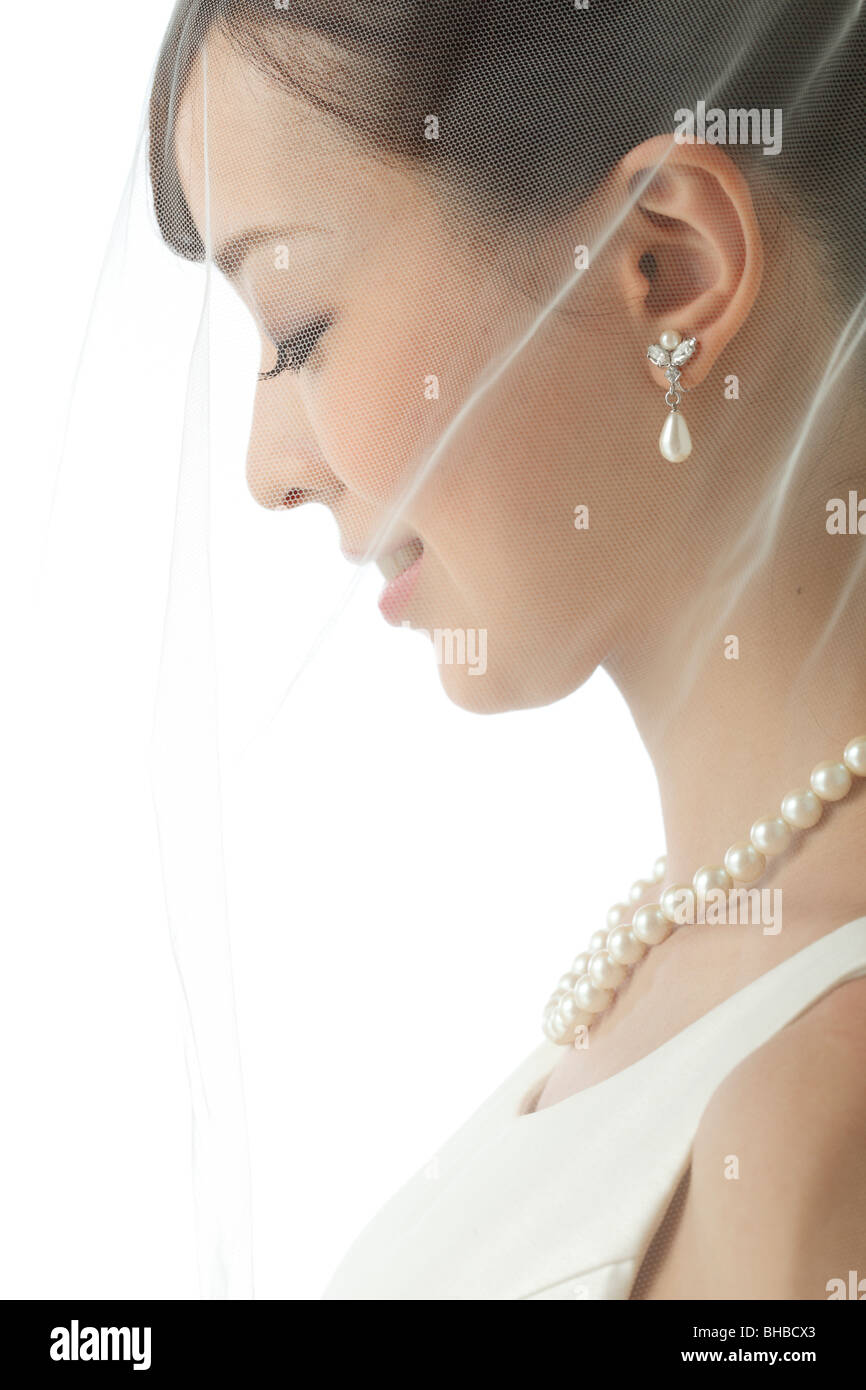 Asian bride wearing veil hi-res stock photography and images - Alamy