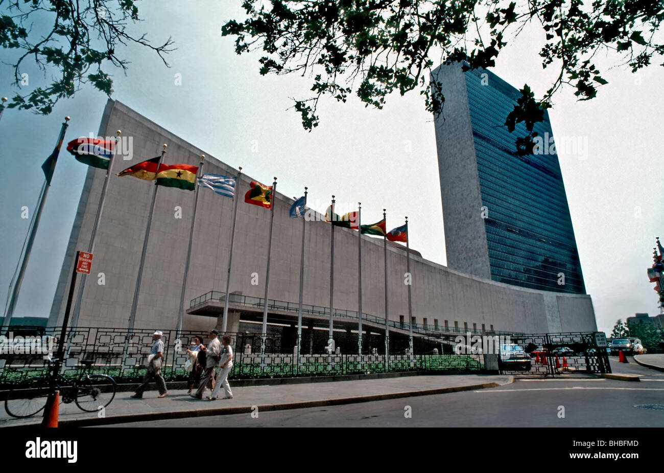 New York, NY, USA - United Nations BUilding, Exterior. with flags on display, UN headquarters US Stock Photo