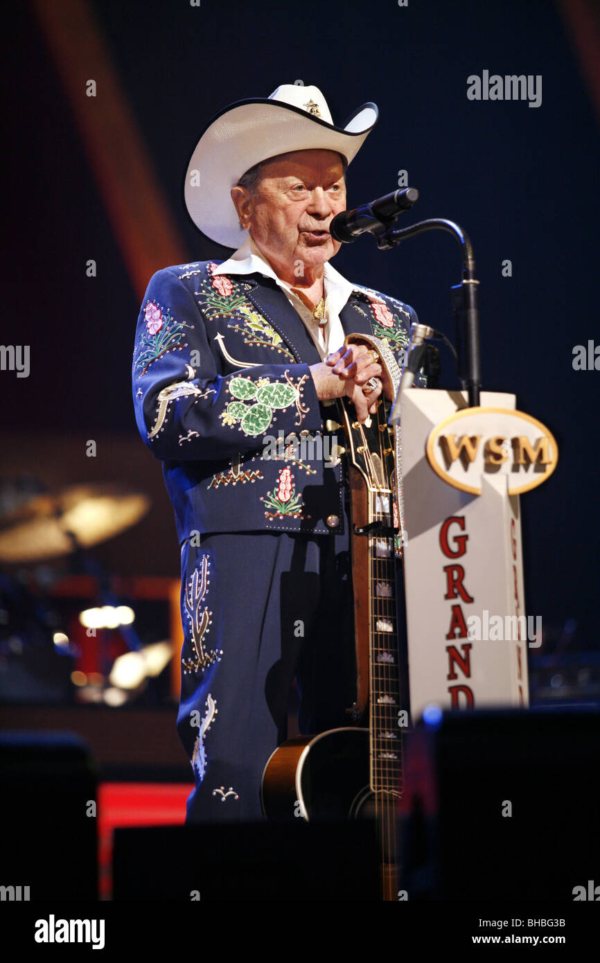 James Cecil Dickens aka Little Jimmy Dickens, Grand Ole Opry, Nashville, Tennessee, USA Stock Photo