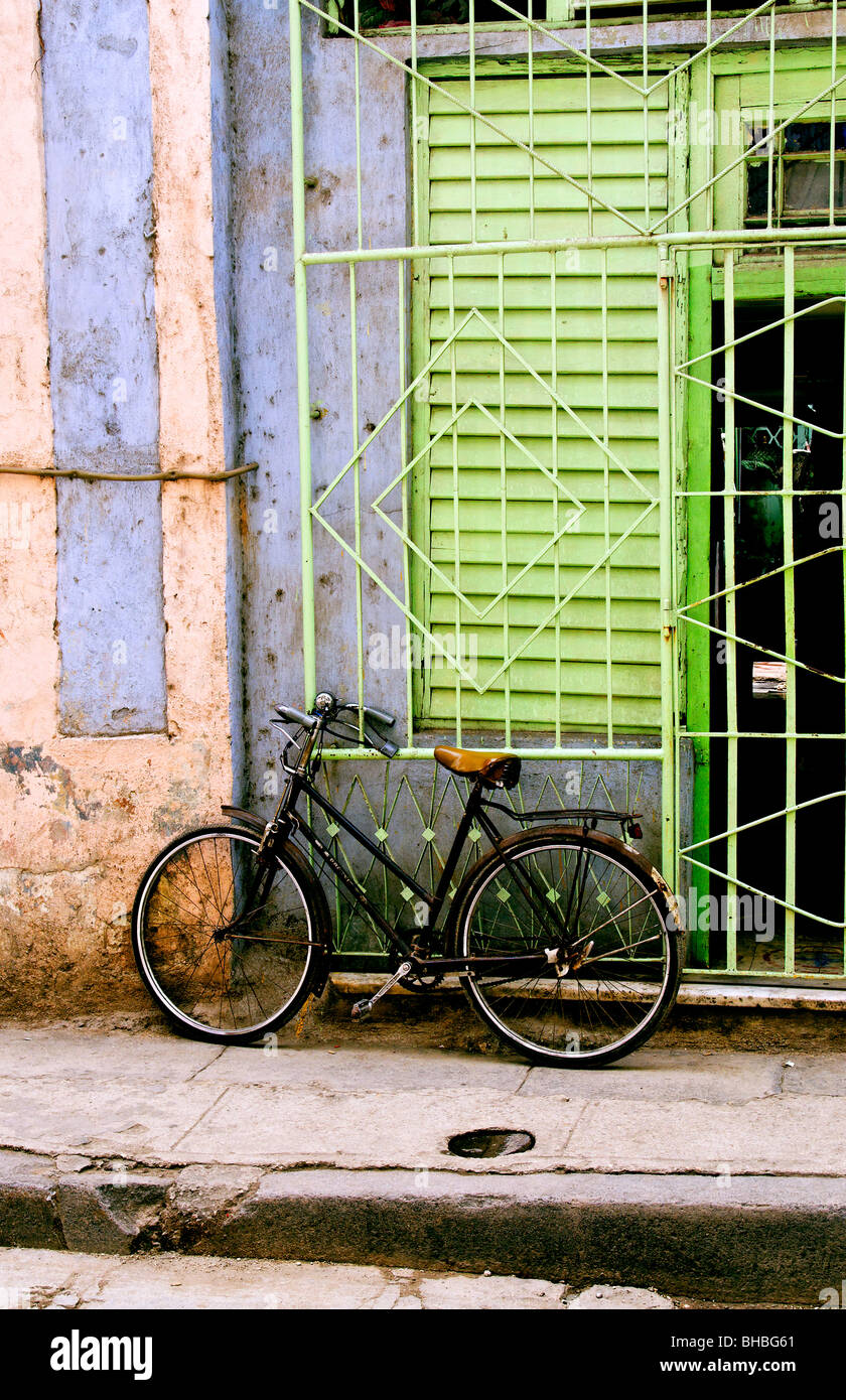 Bicycle leaning against wall, Havana, Cuba Stock Photo