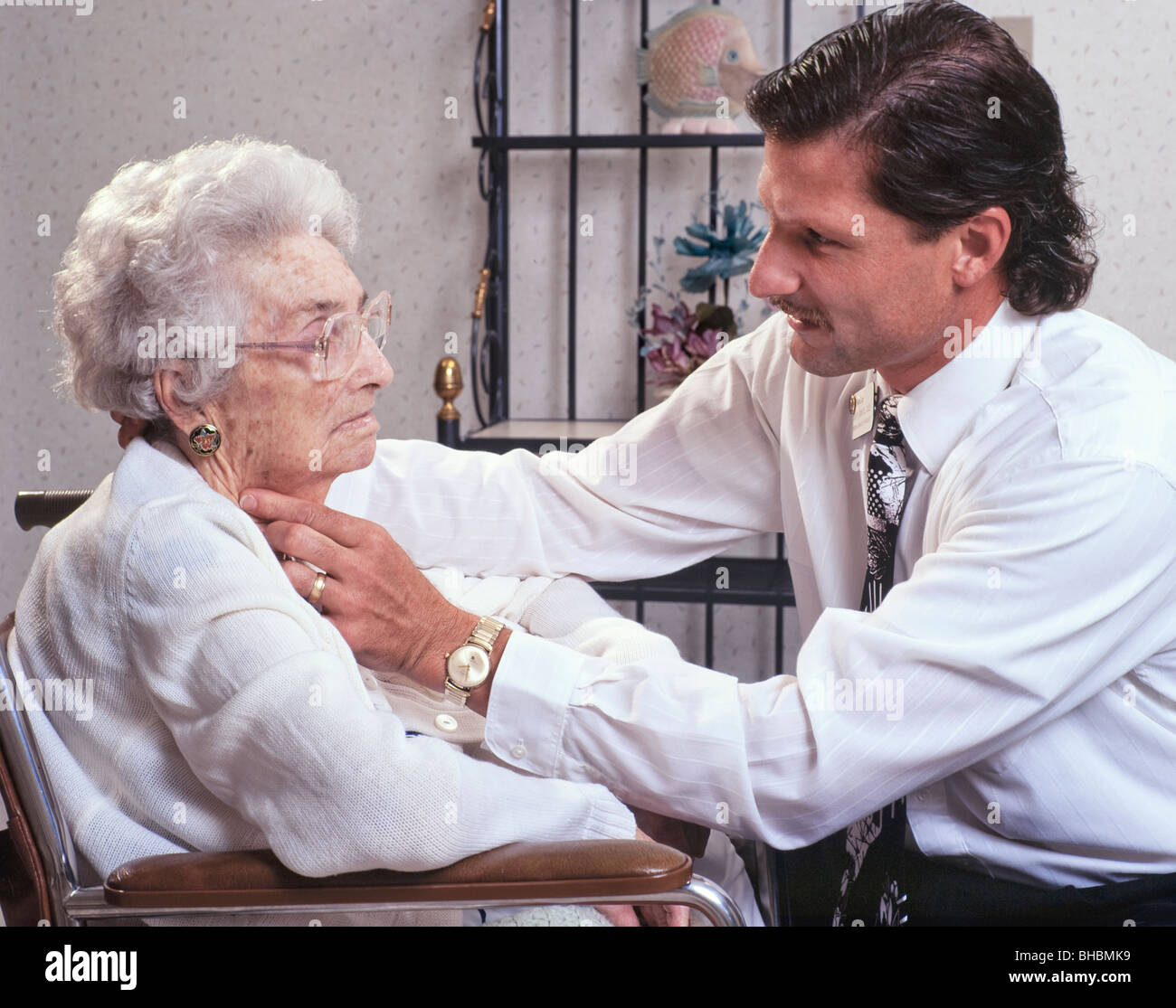 Senior doctor hi-res stock photography and images - Alamy