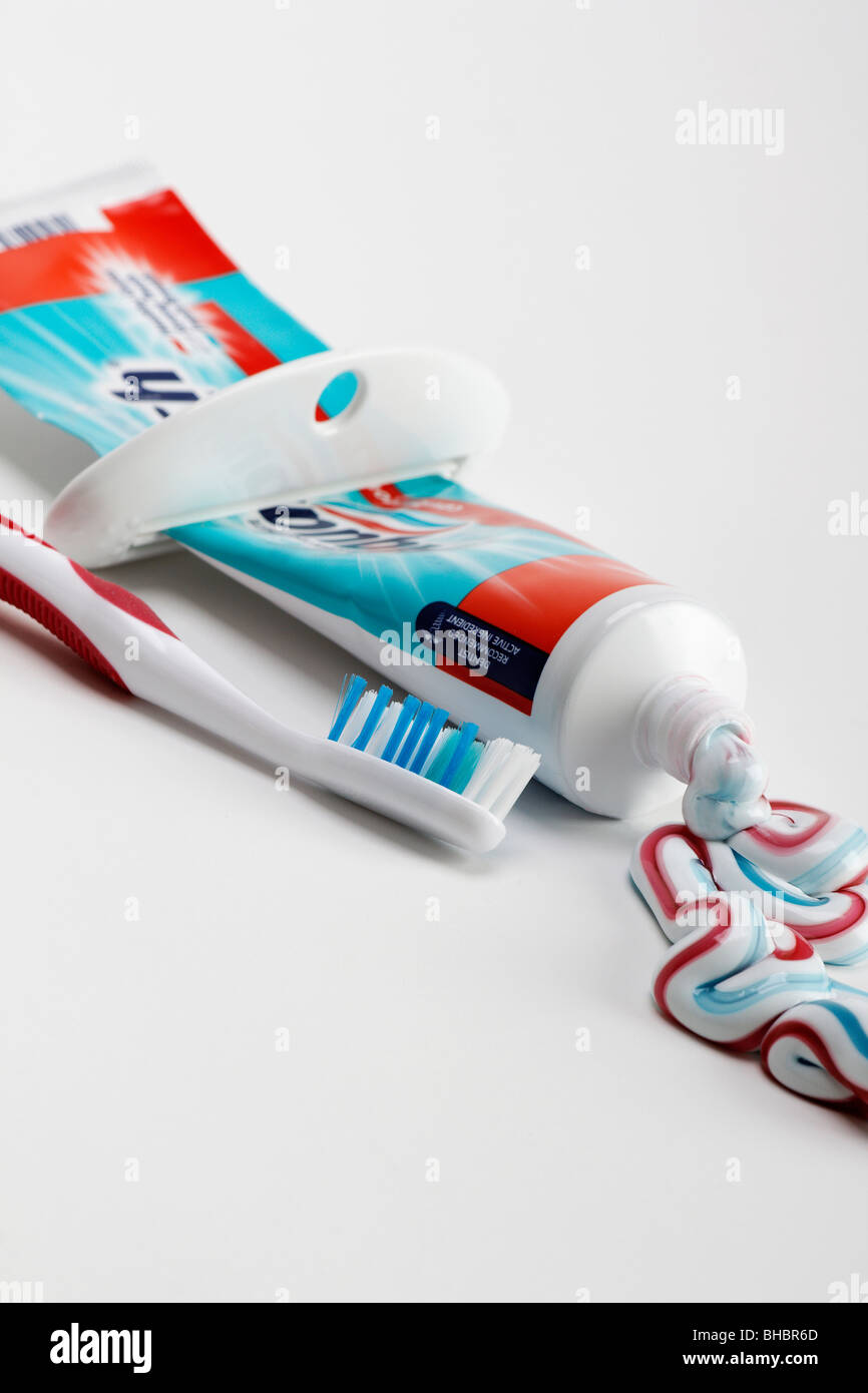 Aquafresh toothpaste hires stock photography and images Alamy